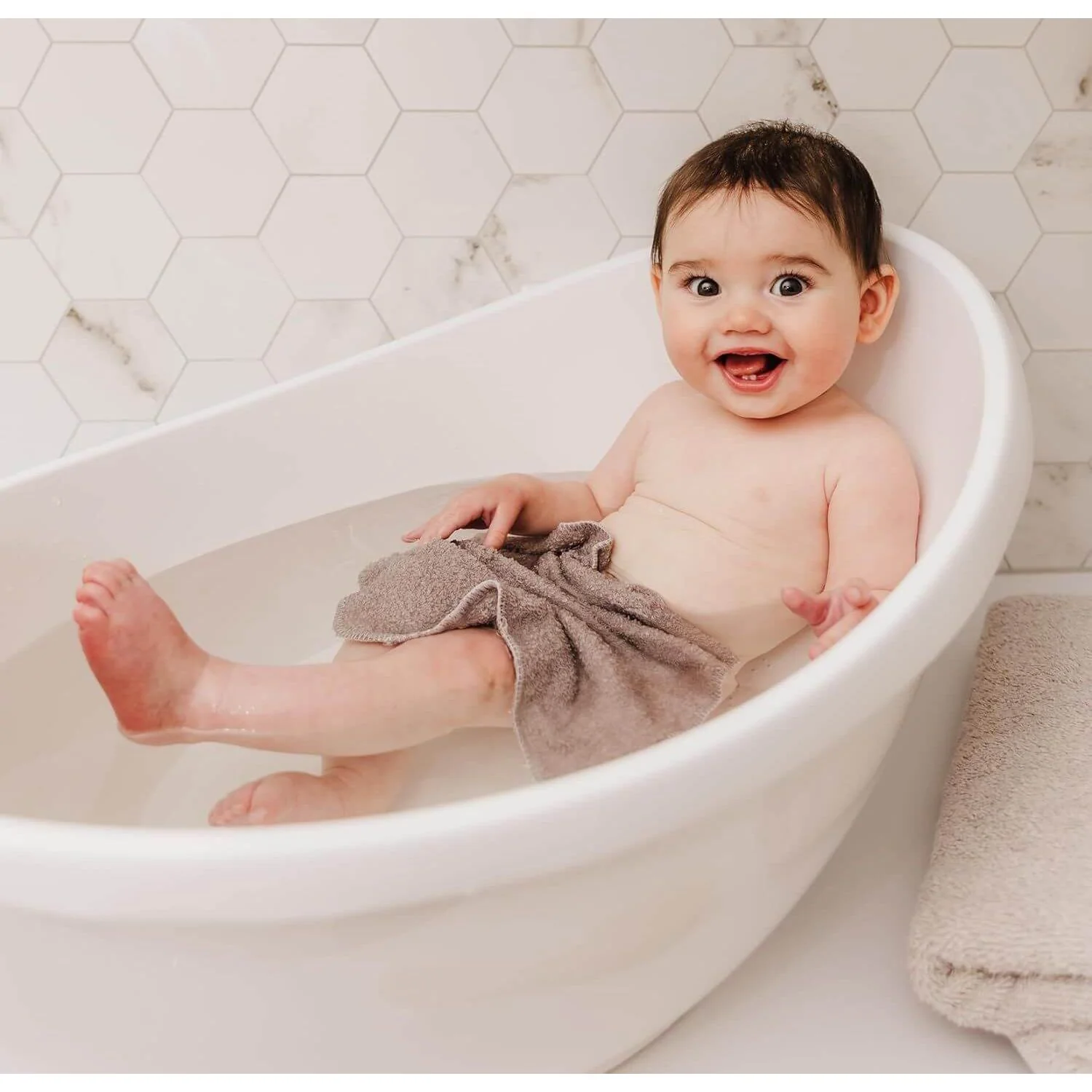 Bubble Cuddle Baby Bath with Newborn Support Insert - Image 8