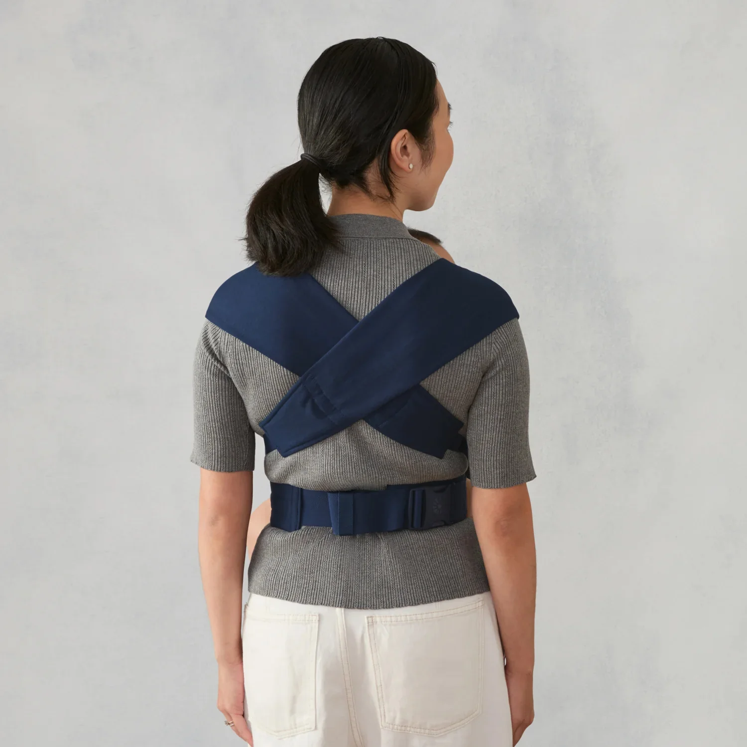 Ergobaby Embrace Newborn Carrier - Image 11