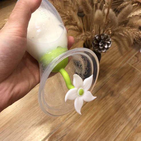 Haakaa Silicone Breast Pump Flower Stopper - Image 2