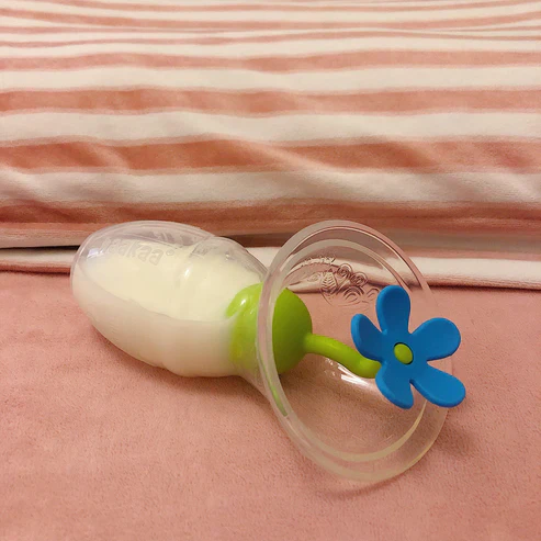 Haakaa Silicone Breast Pump Flower Stopper - Image 4