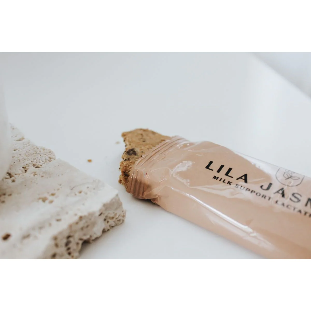 Lila Jasmine Apricot & Dark Chocolate Lactation Bars 6pk - Image 4