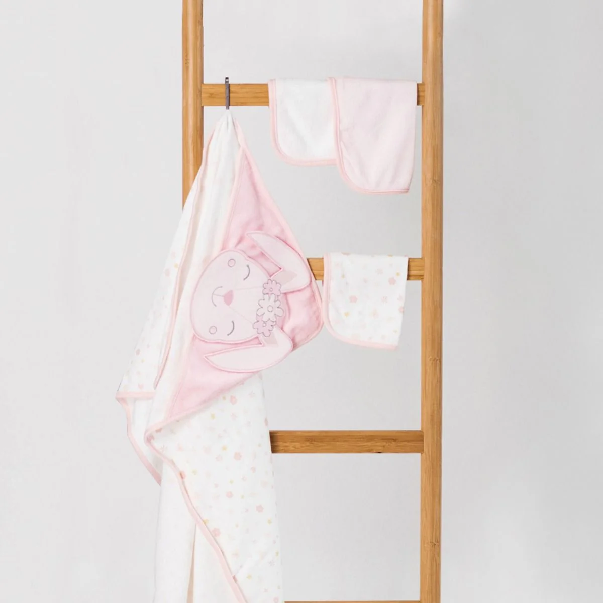 Little Linen Hooded Towel & Washers - Image 10