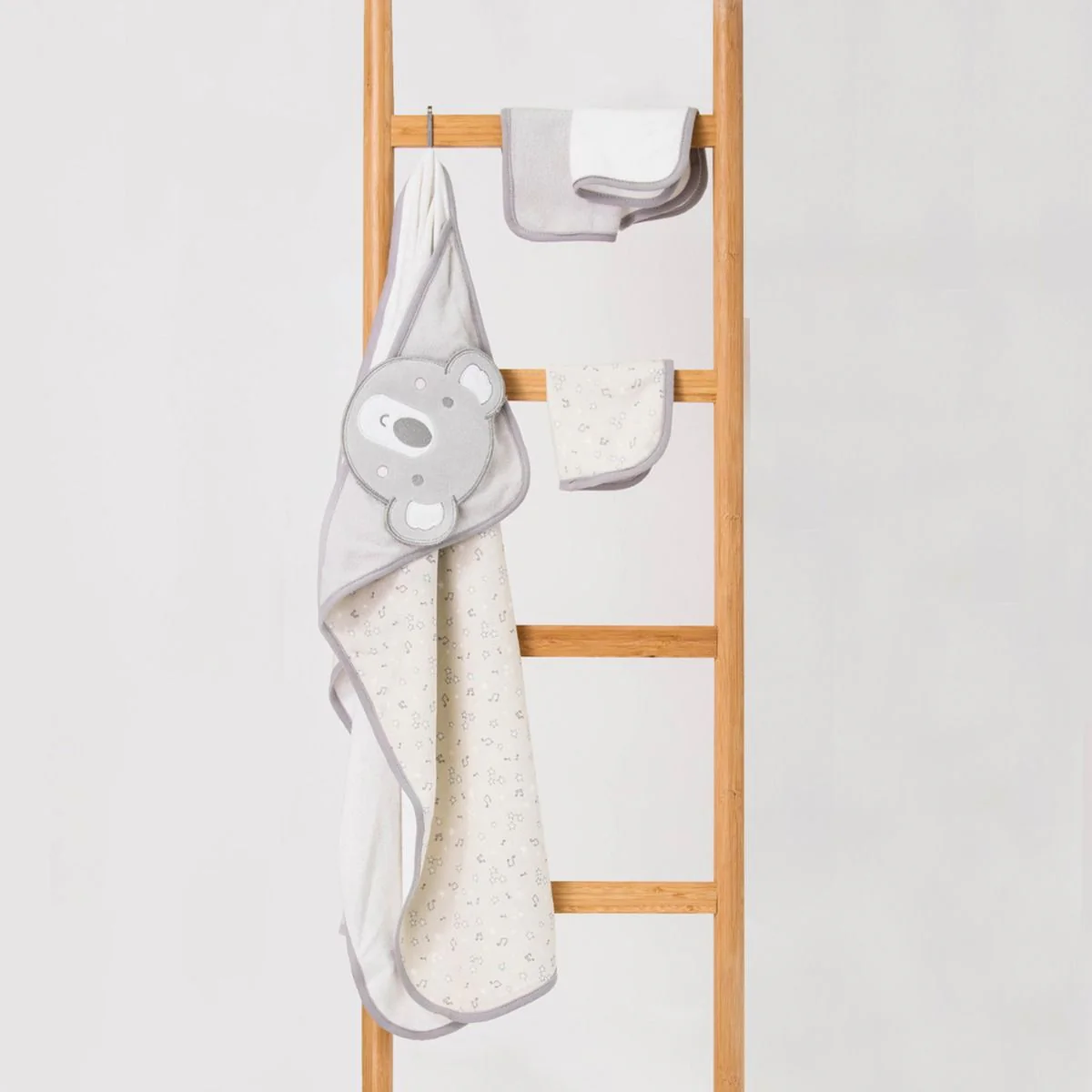 Little Linen Hooded Towel & Washers - Image 9
