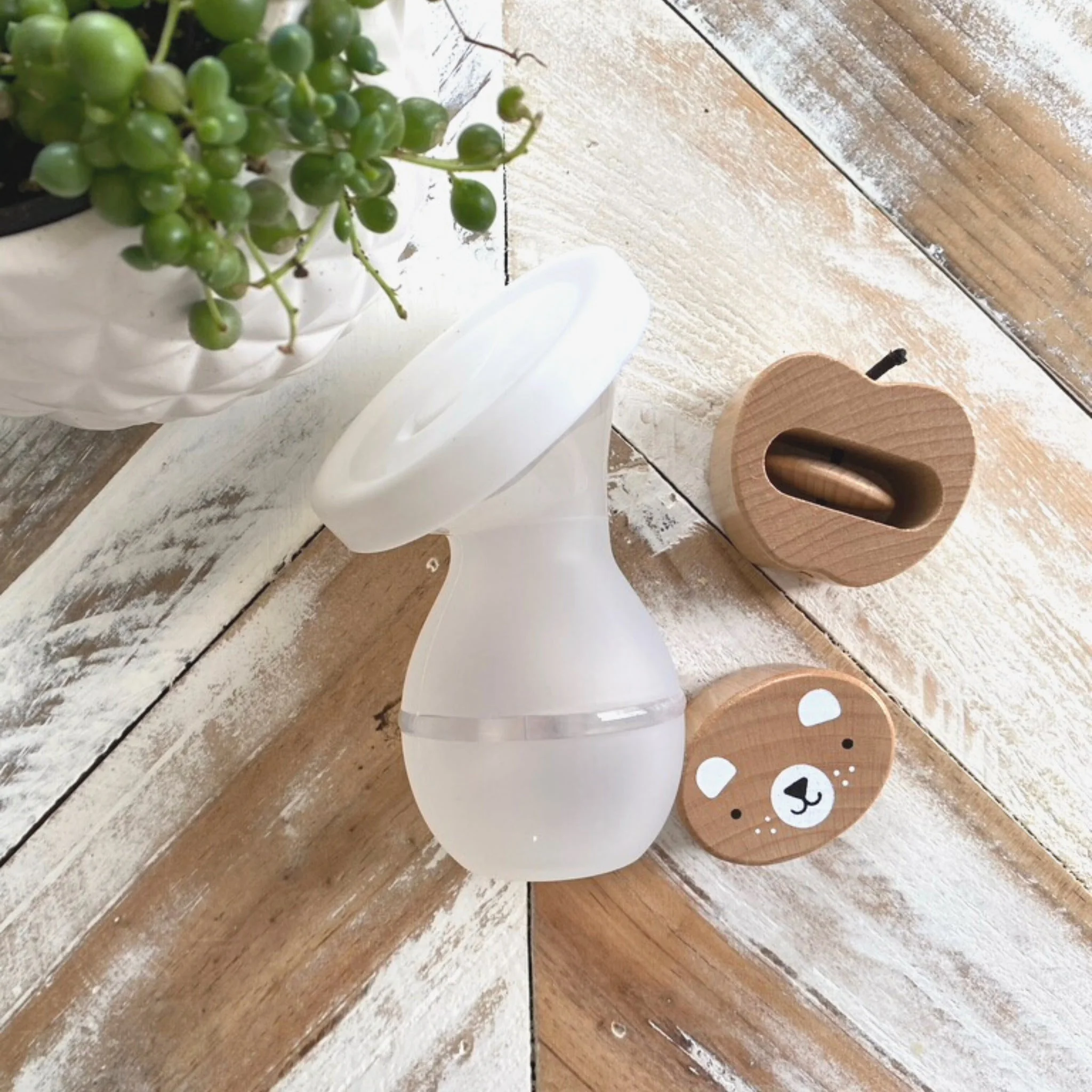 Milkbar Manual Silicone Breast Pump with Lid 110ml - Image 3