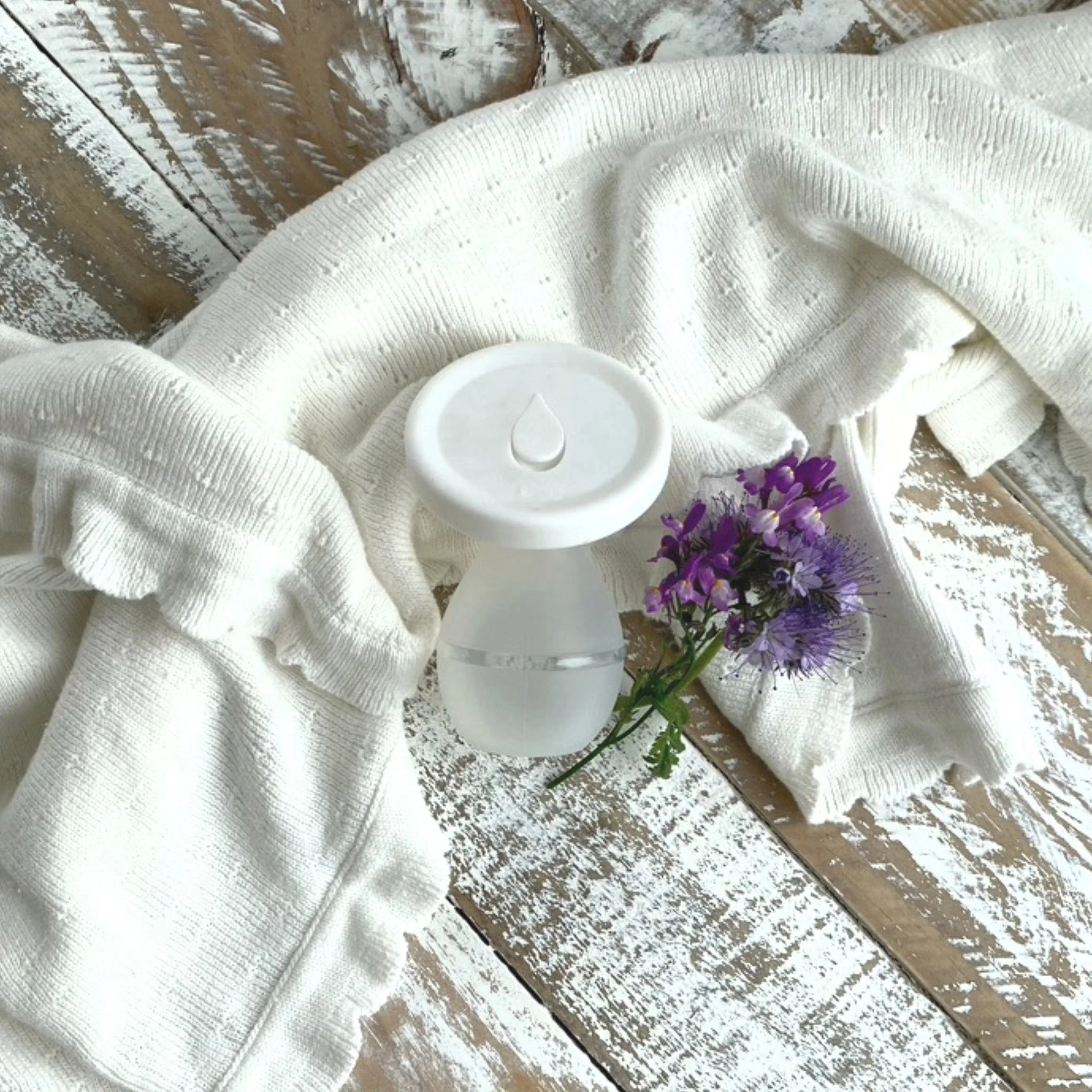 Milkbar Manual Silicone Breast Pump with Lid 110ml - Image 6