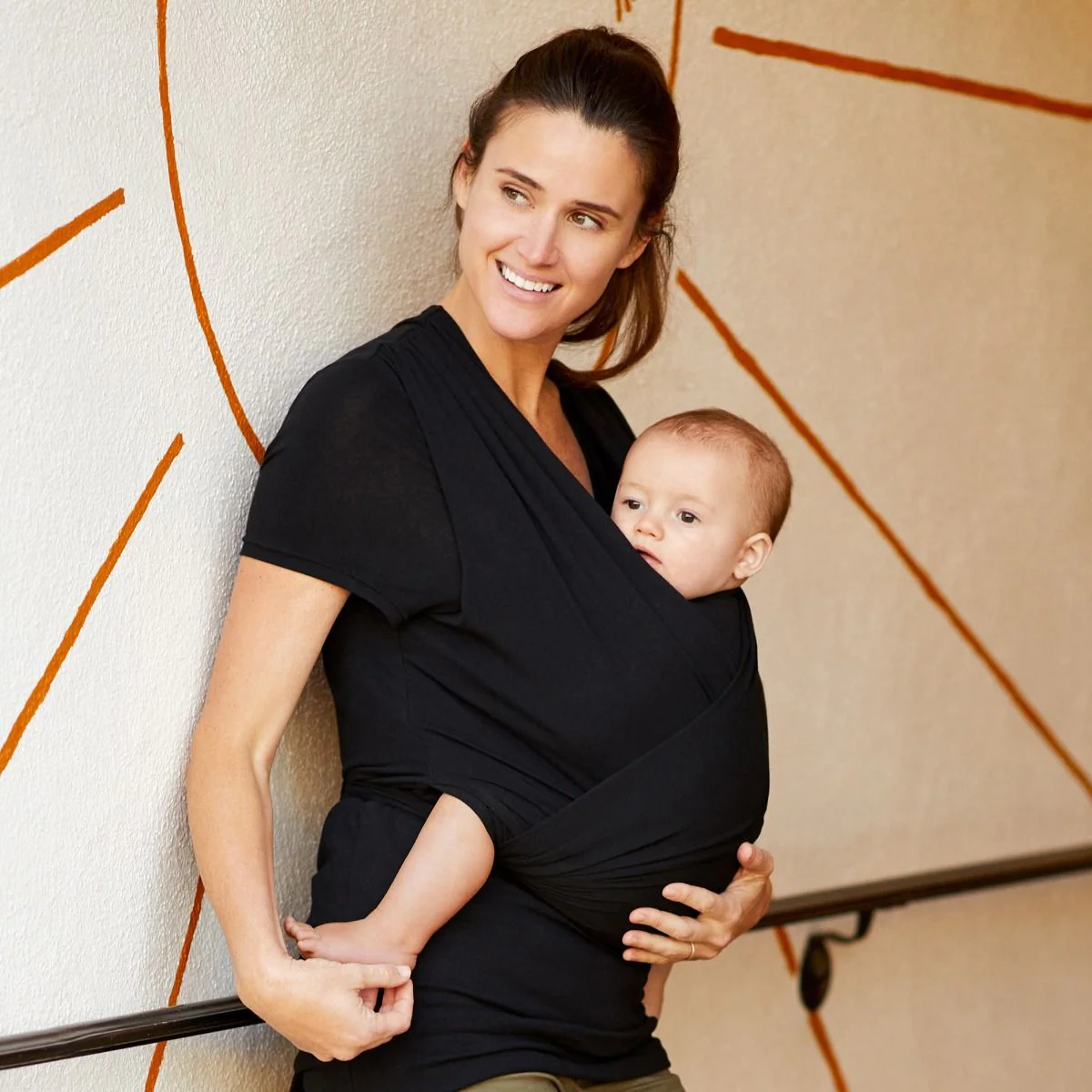 Moby Bump & Beyond Tshirt Wrap - Black - Image 6