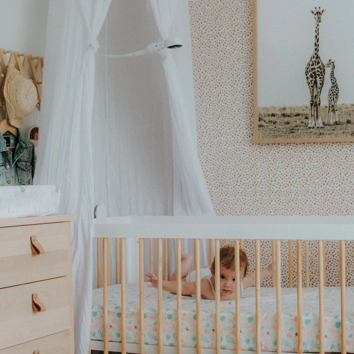 Oricom Skyview AI 5" Smart HD Baby Monitor with Cot Stand - Image 8