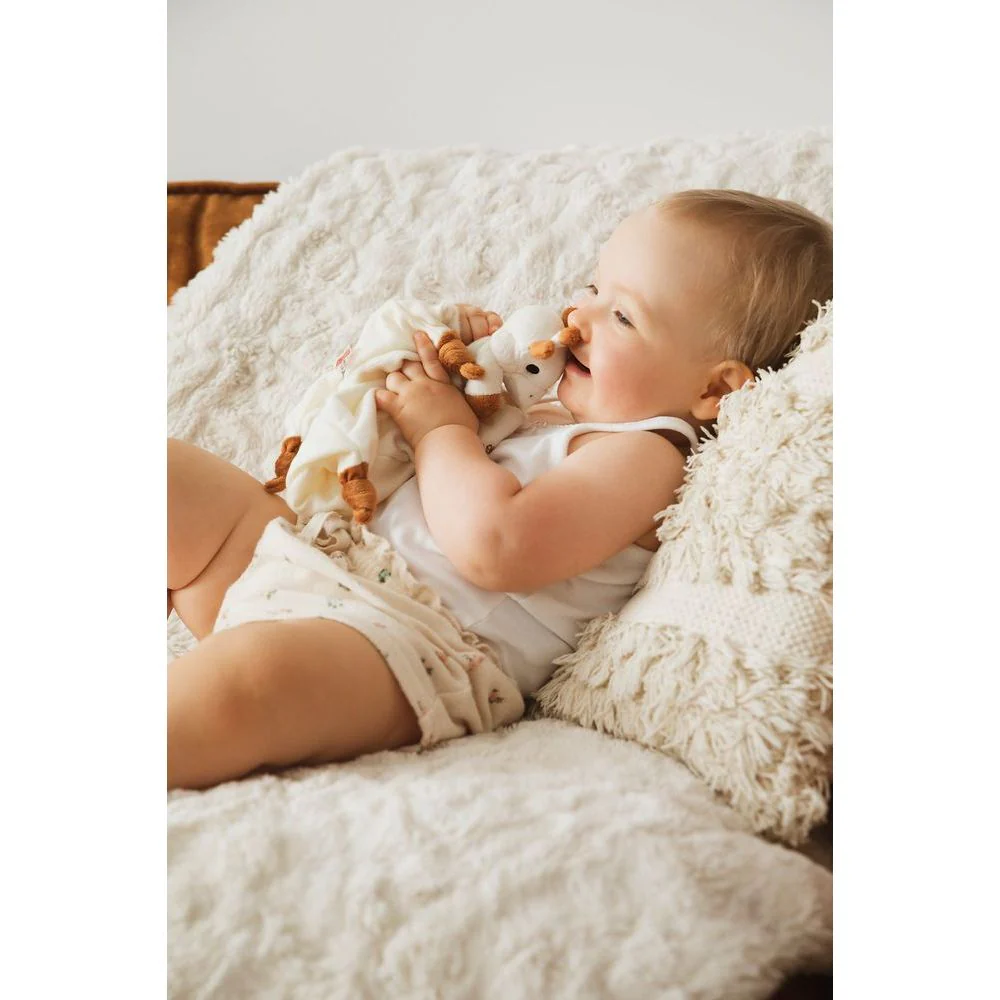 Sophie La Girafe Comforter with Soother Holder - Image 2