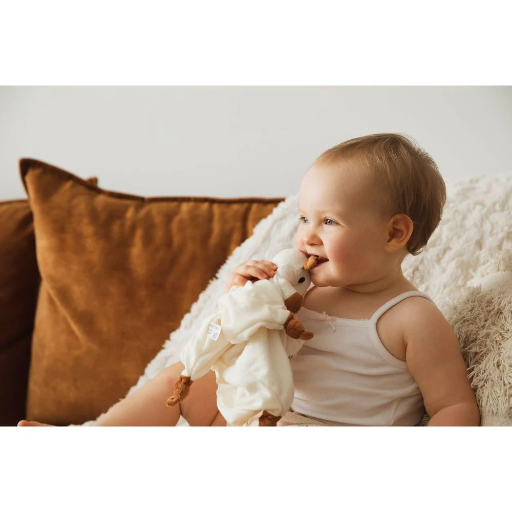 Sophie La Girafe Comforter with Soother Holder - Image 3
