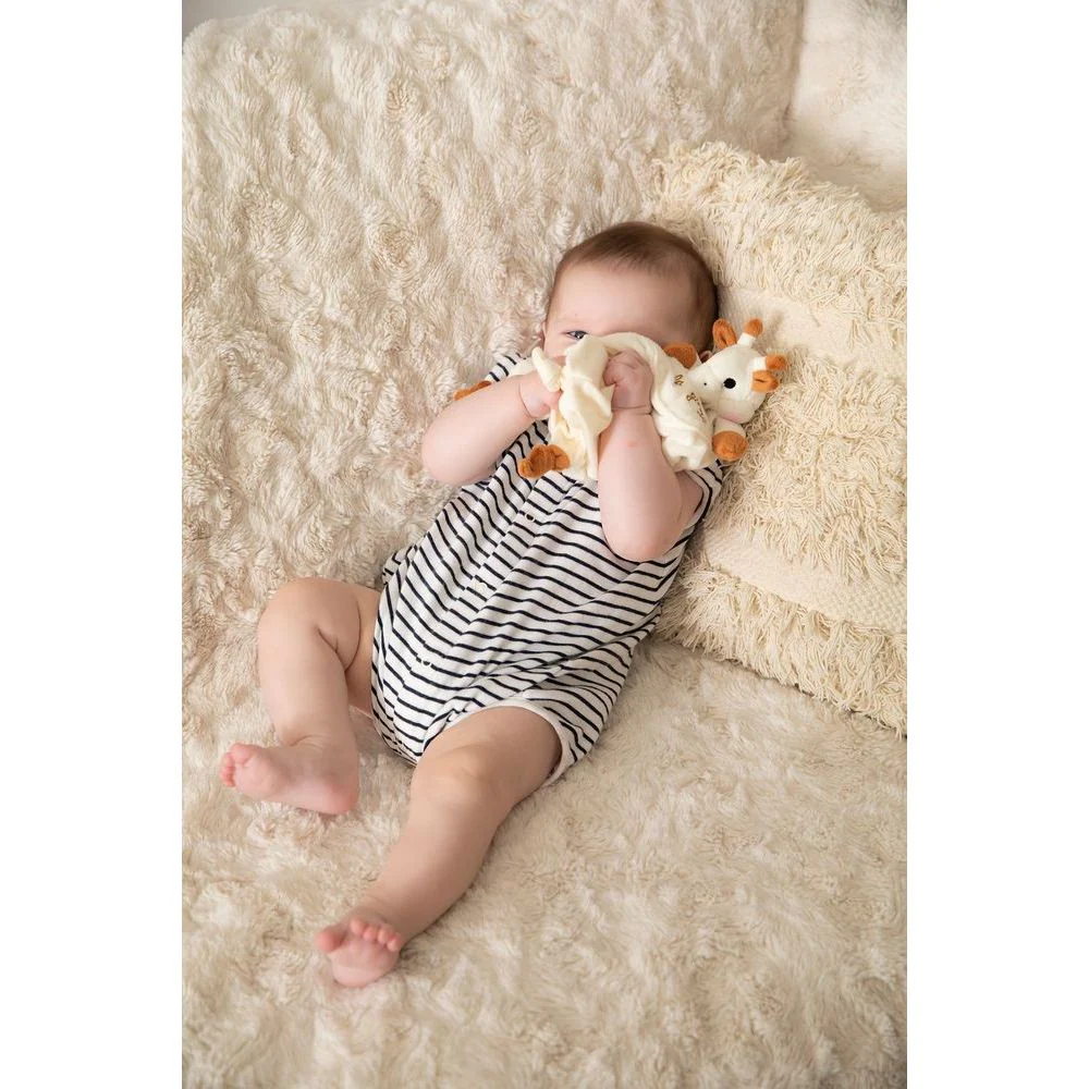 Sophie La Girafe Comforter with Soother Holder - Image 4