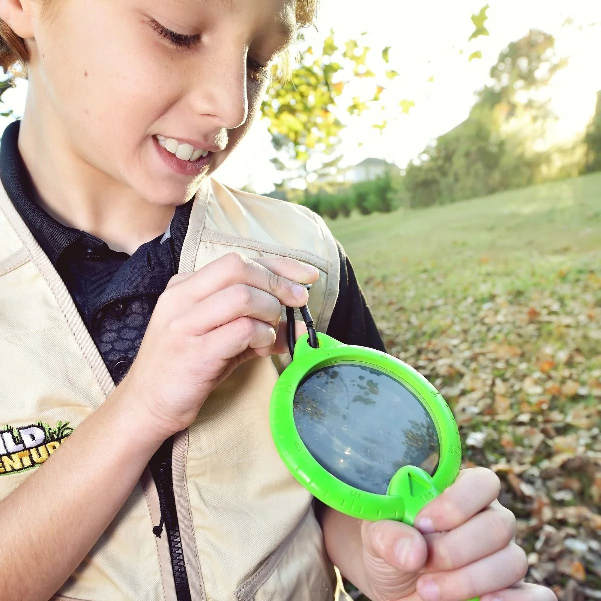 Wild Adventure Magnifying Glass - Image 2